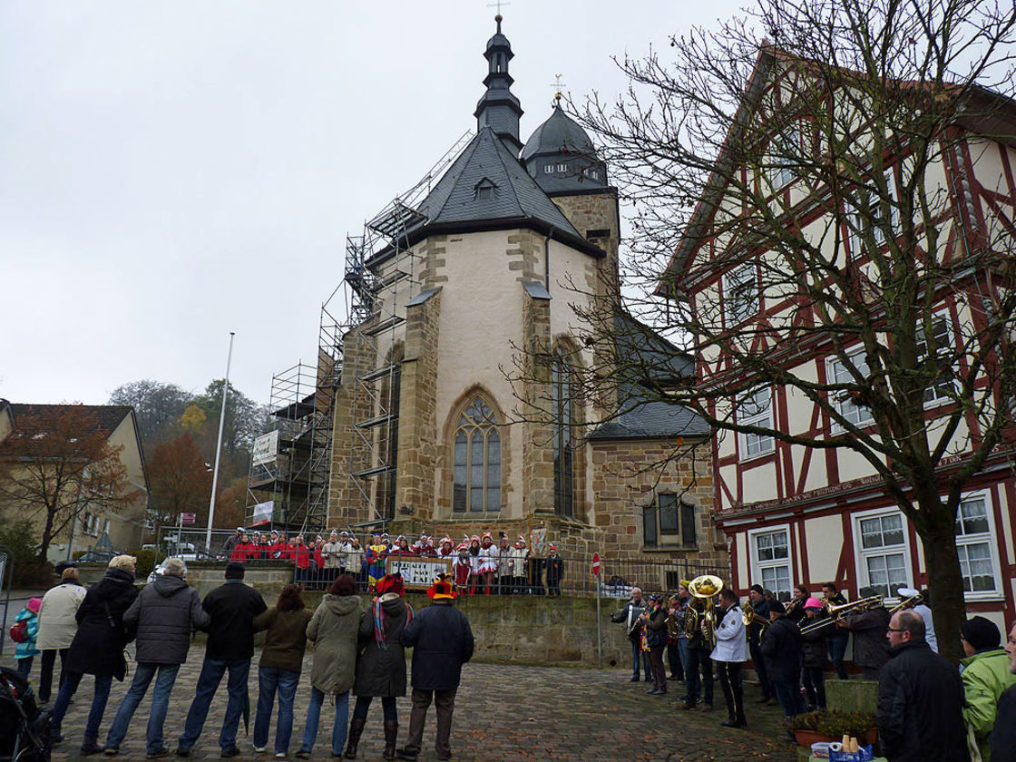 Abbau des Gerüstes an der Südseite (Foto: Karl-Franz Thiede)